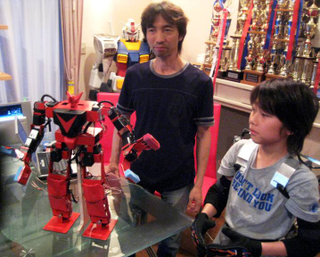 Illustration for article titled Girl Pilots Japanese Fighting Robot With Gundam Master/Slave Control Suit